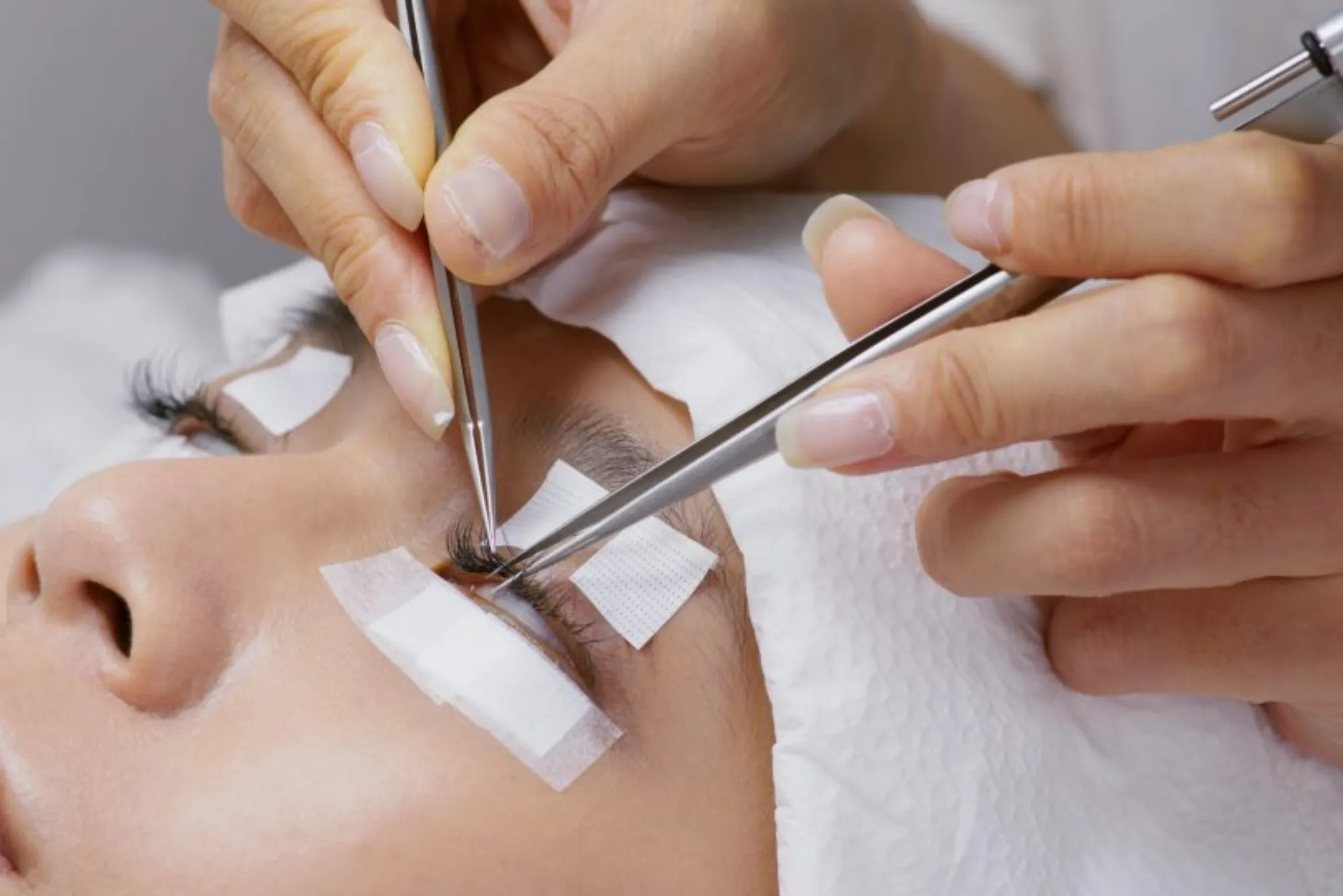 Lash Lift Services in Dubai Why It’s Popular in the UAE, How It Works & All the Details